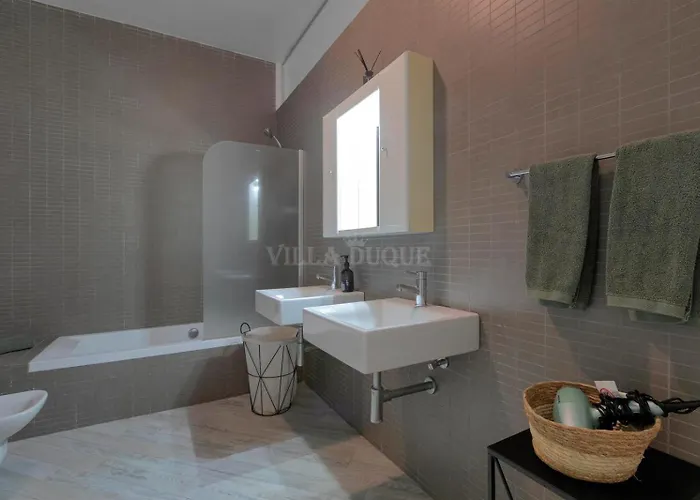 El Duque Modern With Pool 别墅