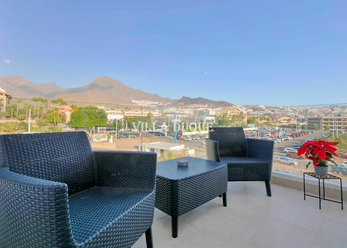 ヴィラ El Duque Modern With Pool