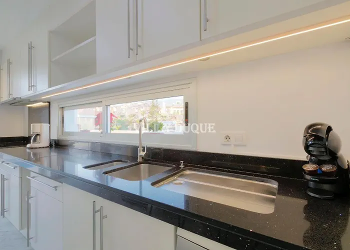 ヴィラ El Duque Modern With Pool *