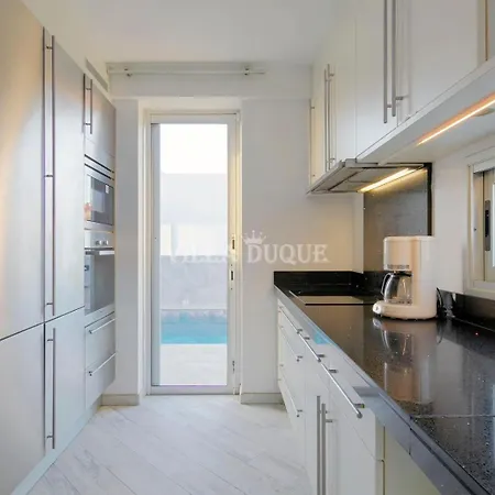 El Duque Modern With Pool * 아데제